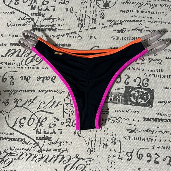 Victoria’s secret’s bikini - Picture 2 of 4